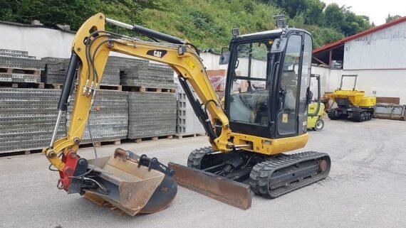 CAT 302.7D CR d’Occasion (2016) – Mini-Pelle 2,67T + 3 Godets – Image 2