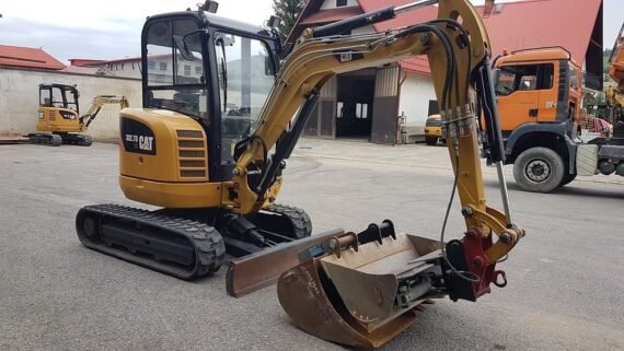 CAT 302.7D CR d’Occasion (2016) – Mini-Pelle 2,67T + 3 Godets
