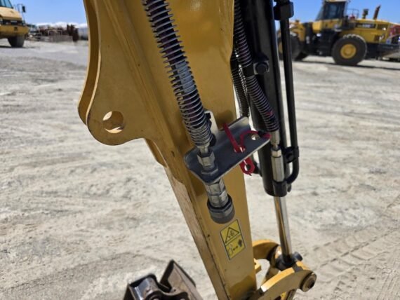 Caterpillar 301.7CR d’Occasion (2021) – Mini-Pelle + 3 Godets + Remorque – Image 6
