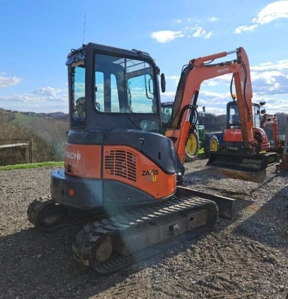 Hitachi ZX35U-2 d’Occasion (2007) – Mini-Pelle 3,5T Équipée – Image 4