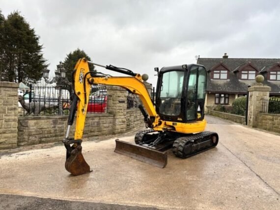 Mini Pelle JCB 8030 ZTS (2012) – 2,8T + Équipements