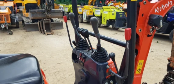 Kubota K008-3 (2021) – Mini Pelle 0,98T, 700 Heures, 3 Godets – Image 12