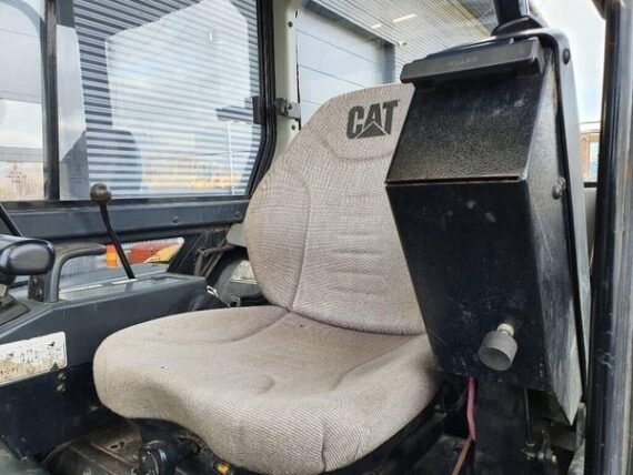 Caterpillar 302.5 d’Occasion (2002) – Mini-Pelle 2,8T + 3 Godets + Tarière Hydraulique – Image 12