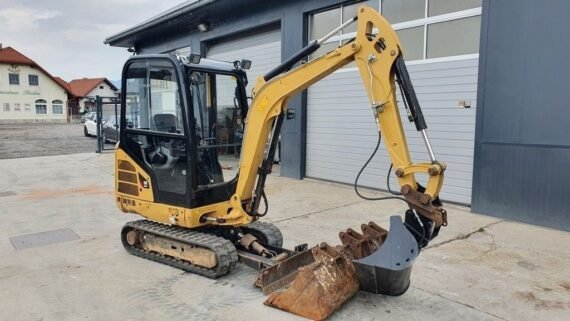 Caterpillar CAT 302.2D d’Occasion (2013) – Mini-Pelle 2,1T + 3 Godets