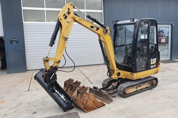 Caterpillar CAT 302.2D d’Occasion (2013) – Mini-Pelle 2,1T + 3 Godets – Image 3