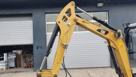 Caterpillar CAT 302.2D d’Occasion (2013) – Mini-Pelle 2,1T + 3 Godets – Image 5