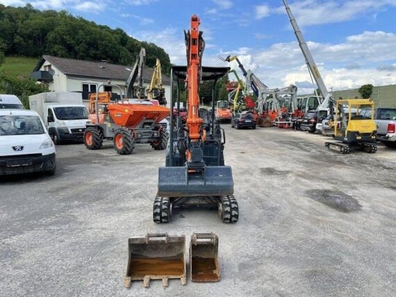 Hitachi ZX 17U-2 d’Occasion (2013) – Mini-Pelle 1,8T avec 3 Godets