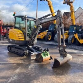 Mini Pelle Volvo EC27C – 2015 – 2,8T – Révisée et Prête à l’Emploi