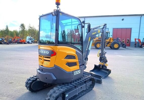 Mini Pelle Volvo ECR 25D + ENGCON – 2016, 1100 h, 3 Godets