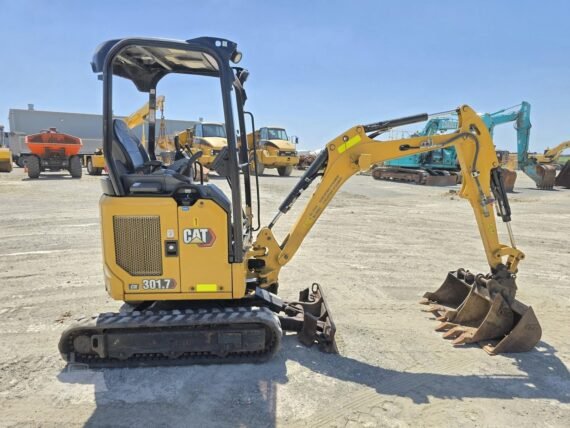 Caterpillar 301.7CR d’Occasion (2021) – Mini-Pelle + 3 Godets + Remorque – Image 9